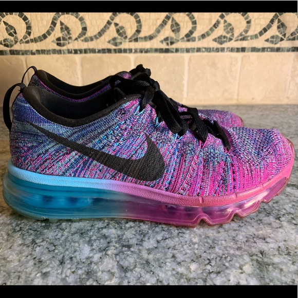 Nike Shoes - Nike flynit max